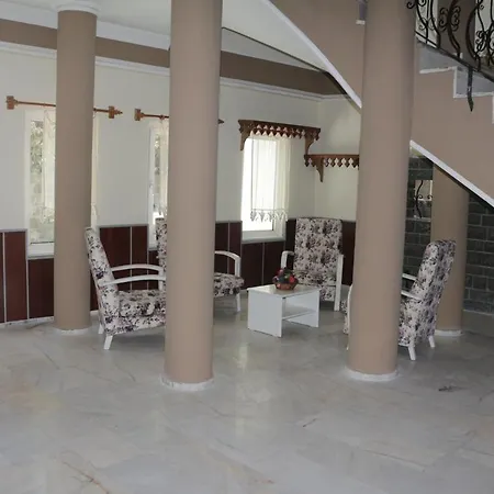 Zeus Turunc Hotel 马尔马里斯